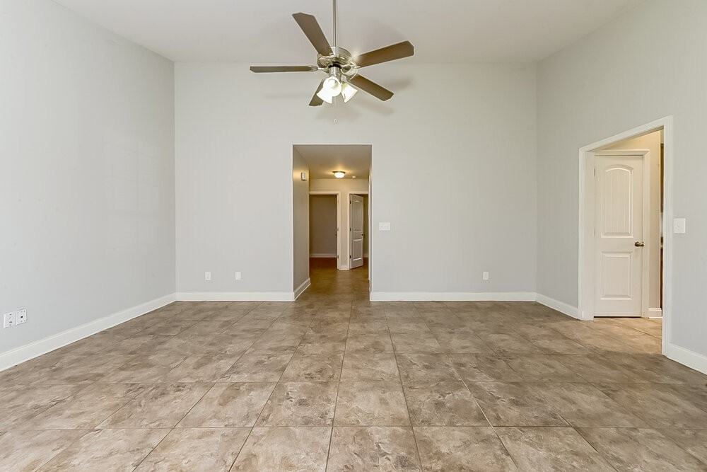 45 Clover St - Photo 4 of 22