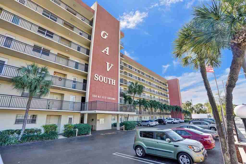 2350 Ne 14th Street Cswy #2350-203 - Photo 4 of 23