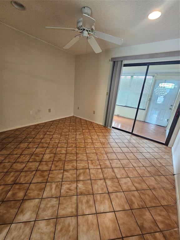 263 Deerfield Ct #263 - Photo 3 of 14