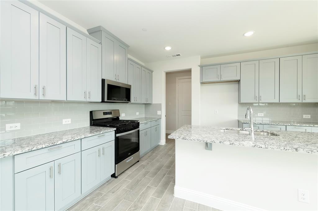 1068 Keswick Dr #1068 - Photo 2 of 40