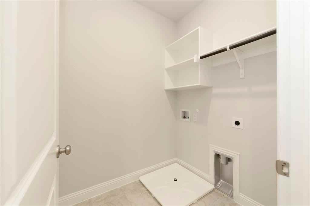 1068 Keswick Dr #1068 - Photo 6 of 40