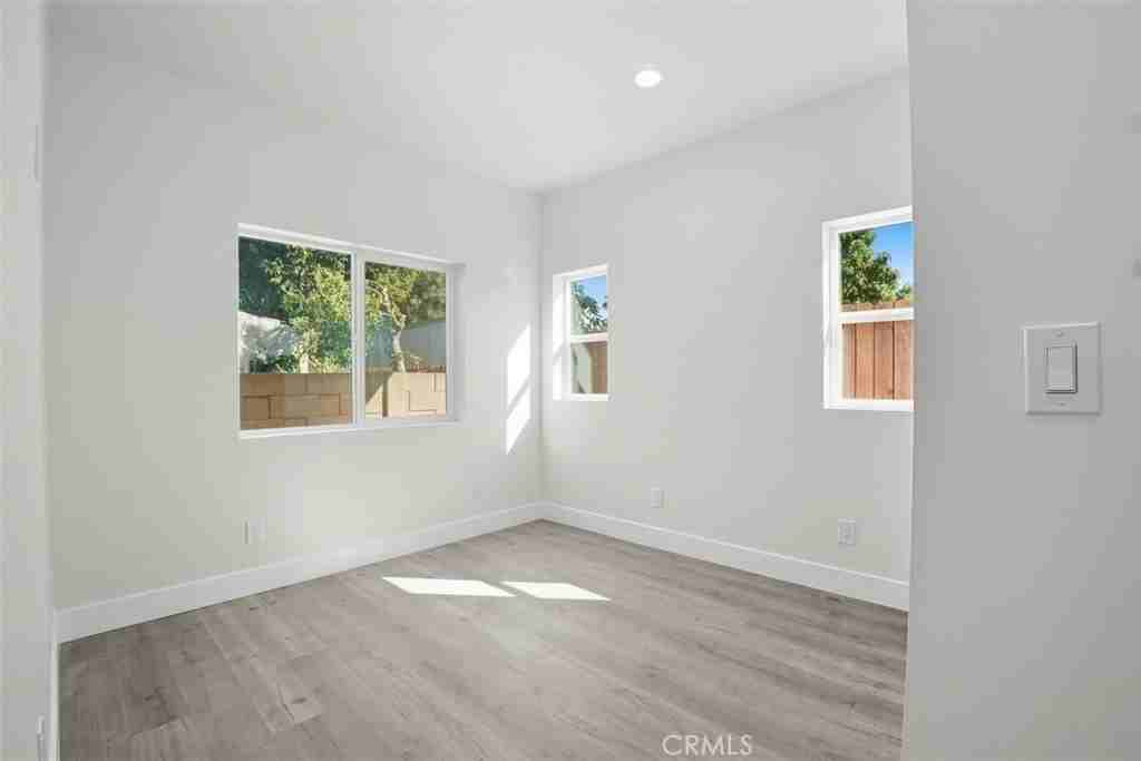 19258 Strathern St #19258 - Photo 5 of 26