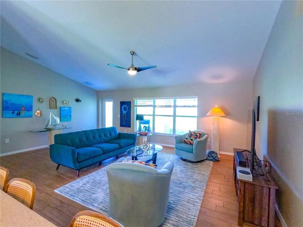 421 Londrina Dr #421 - Photo 6 of 12