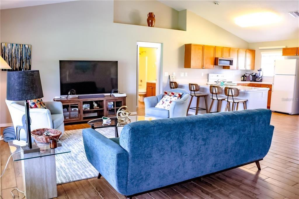 421 Londrina Dr #421 - Photo 7 of 12