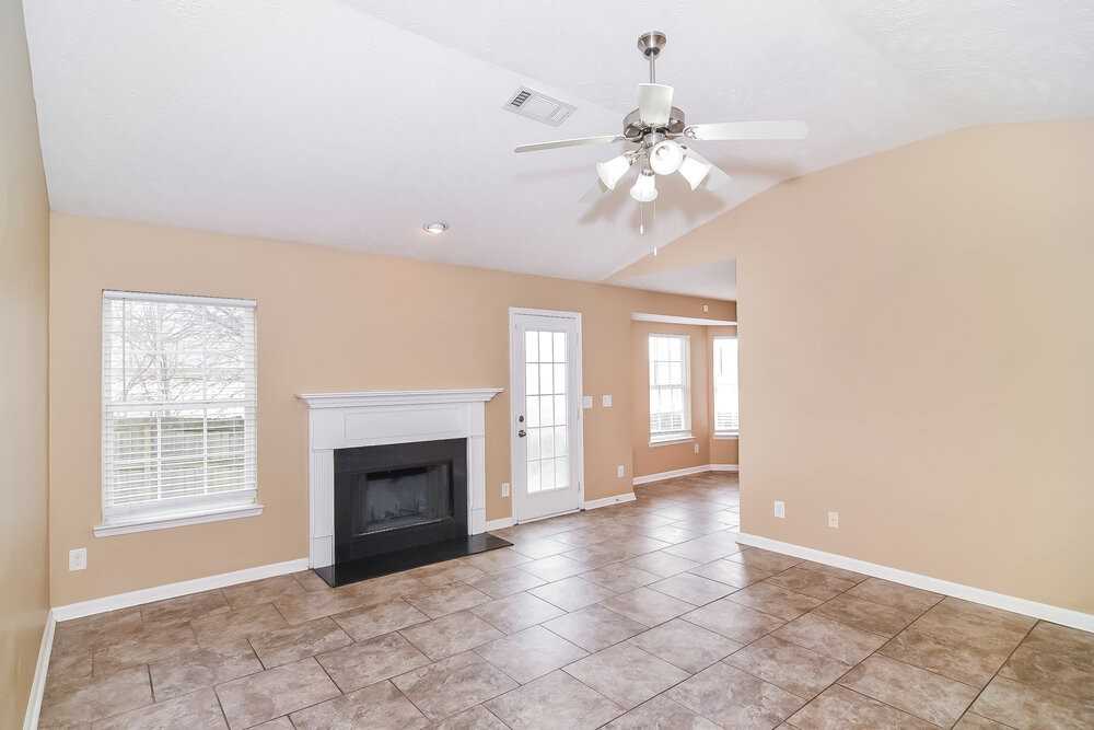 310 Sarna Dr - Photo 3 of 16