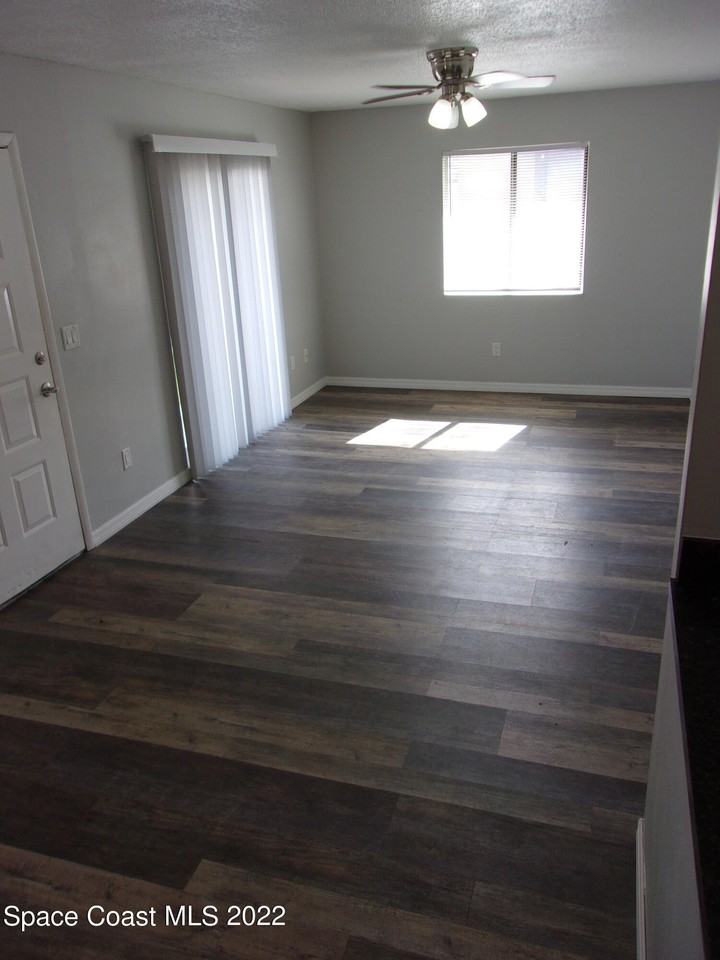 1050 N Fiske Blvd #1050-406 - Photo 3 of 11