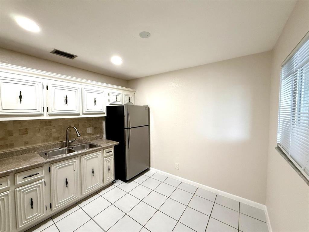 511 W Kalmia Dr #511-10 - Photo 4 of 17