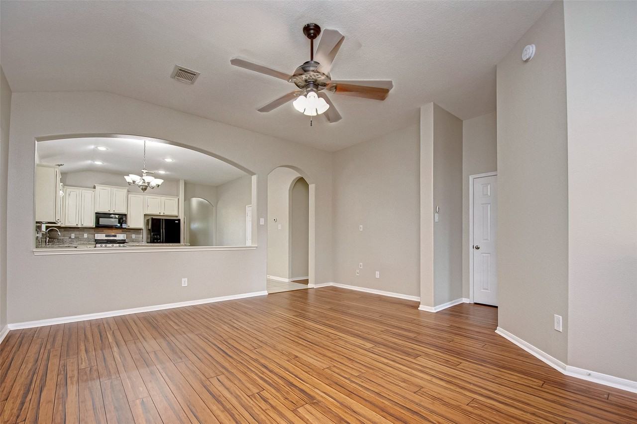 26439 Richwood Oaks Dr #26439 - Photo 5 of 31