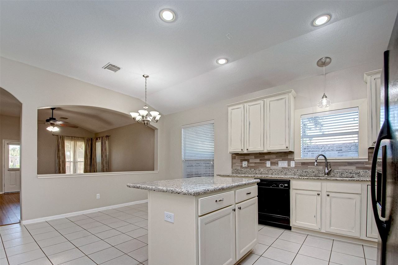 26439 Richwood Oaks Dr #26439 - Photo 6 of 31