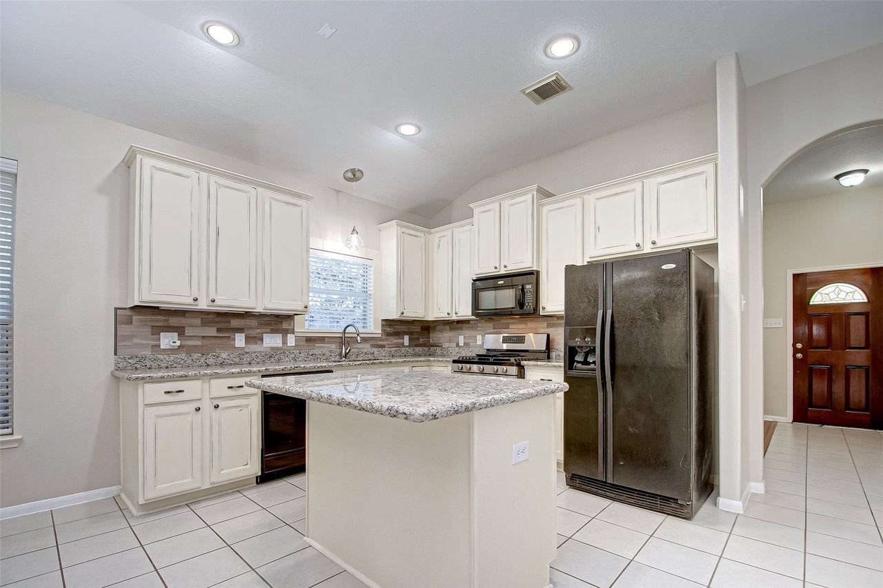 26439 Richwood Oaks Dr #26439 - Photo 7 of 31