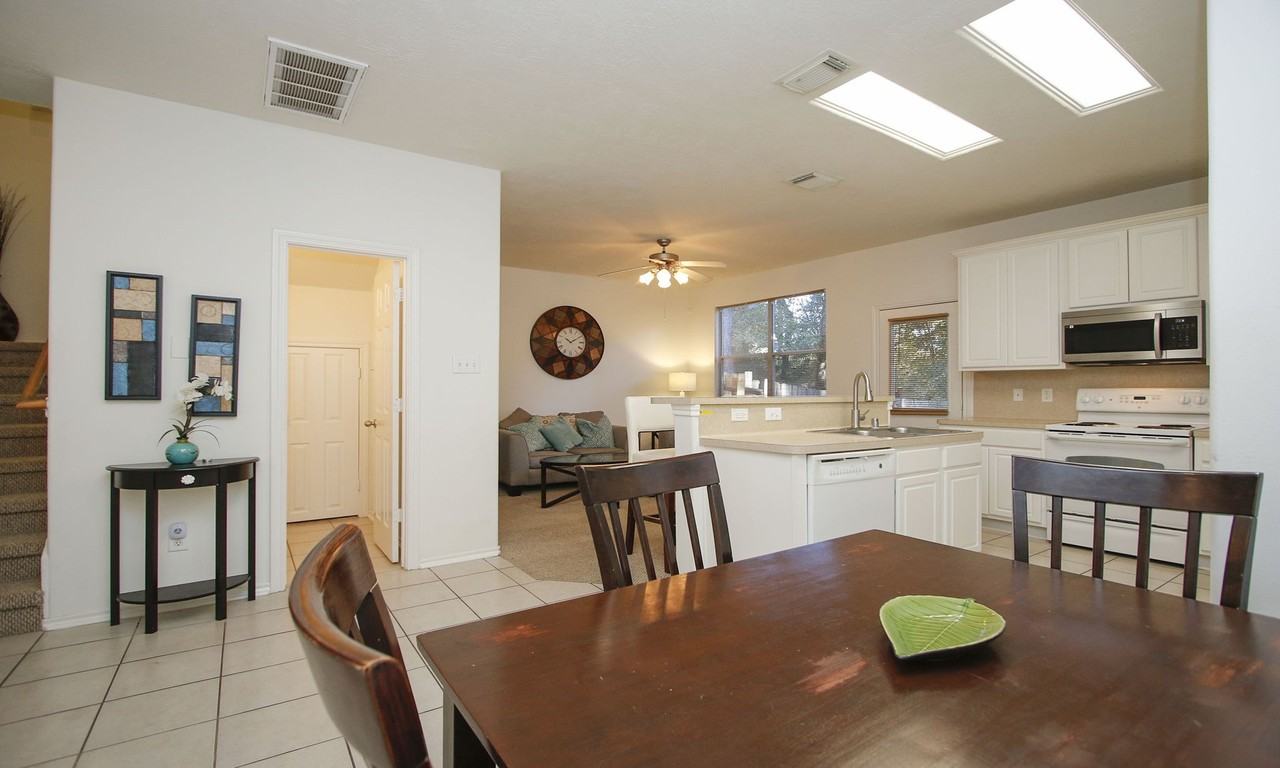 191 N Burberry Park Cir #191 - Photo 2 of 33