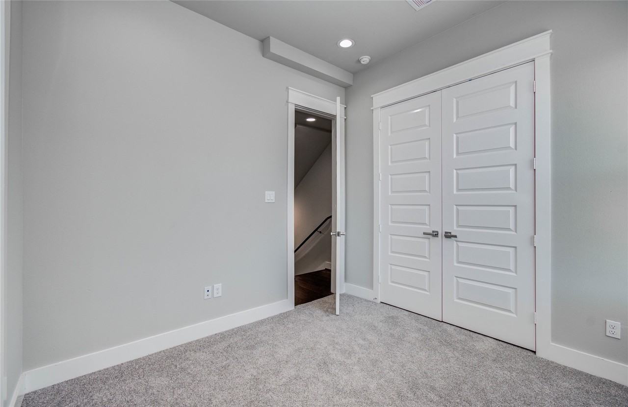 2116 Naomi St #2116B - Photo 4 of 34