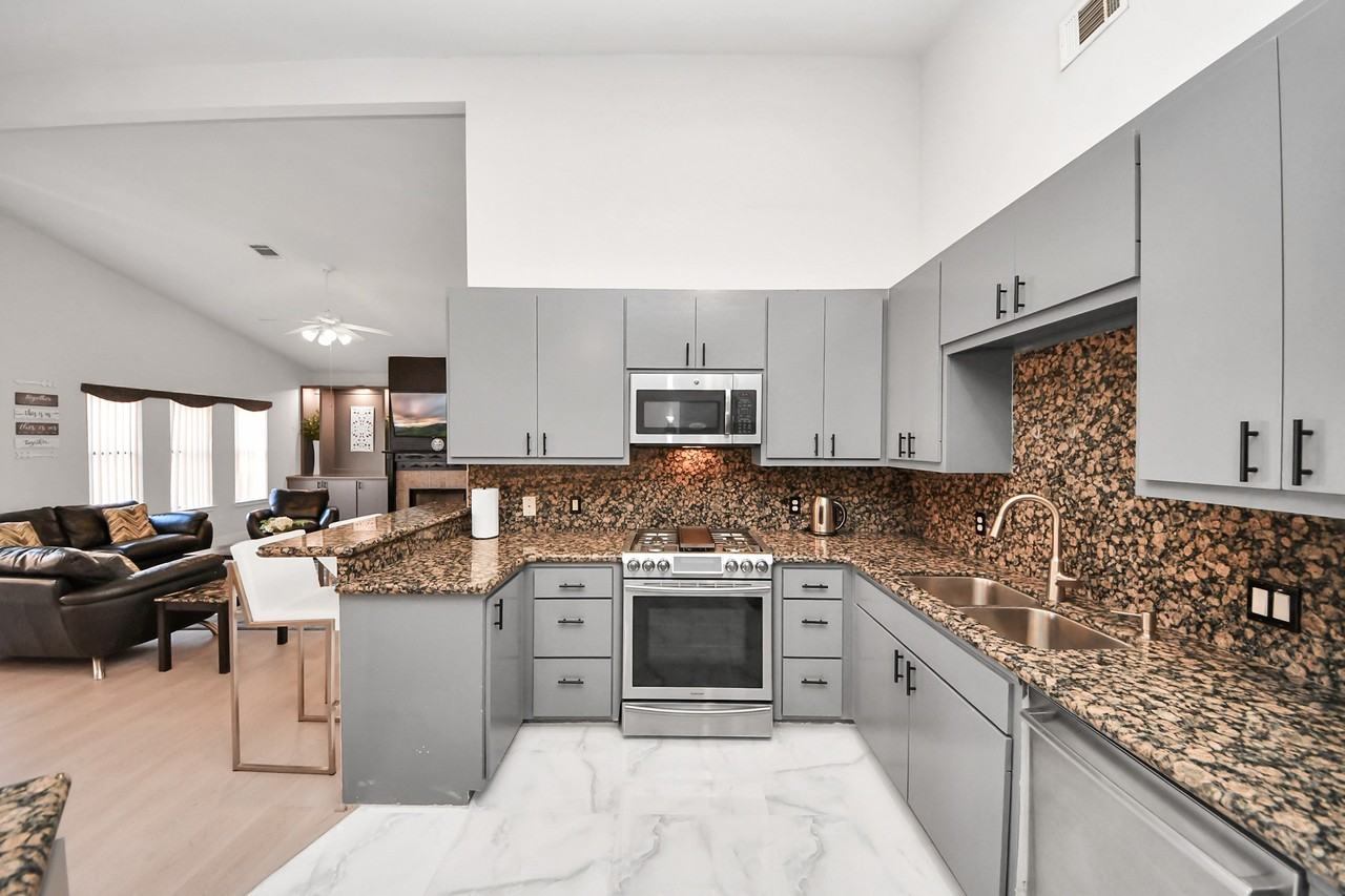 9715 Riddlewood Ln #9715 - Photo 6 of 43