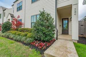 featured image of 734 W 7th St #734