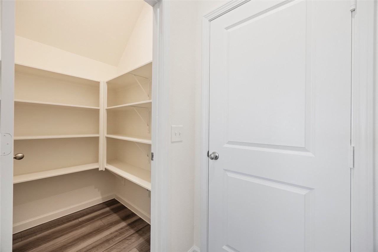 8807 Vacek Crossing Way #8807 - Photo 7 of 33