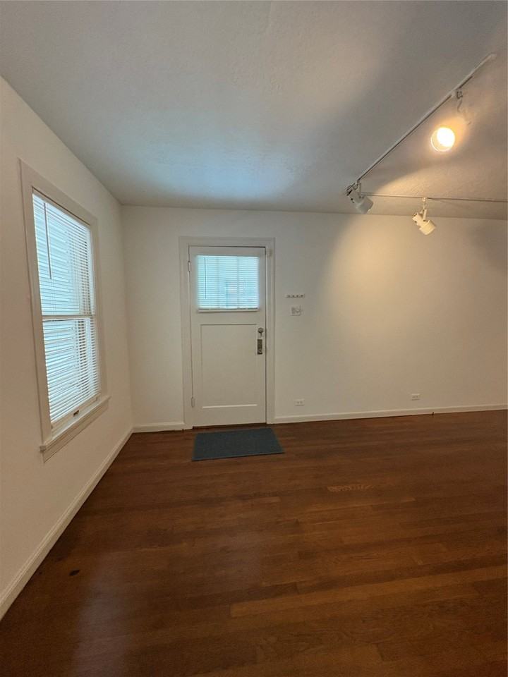 2011 33rd St #2011 - Photo 6 of 27