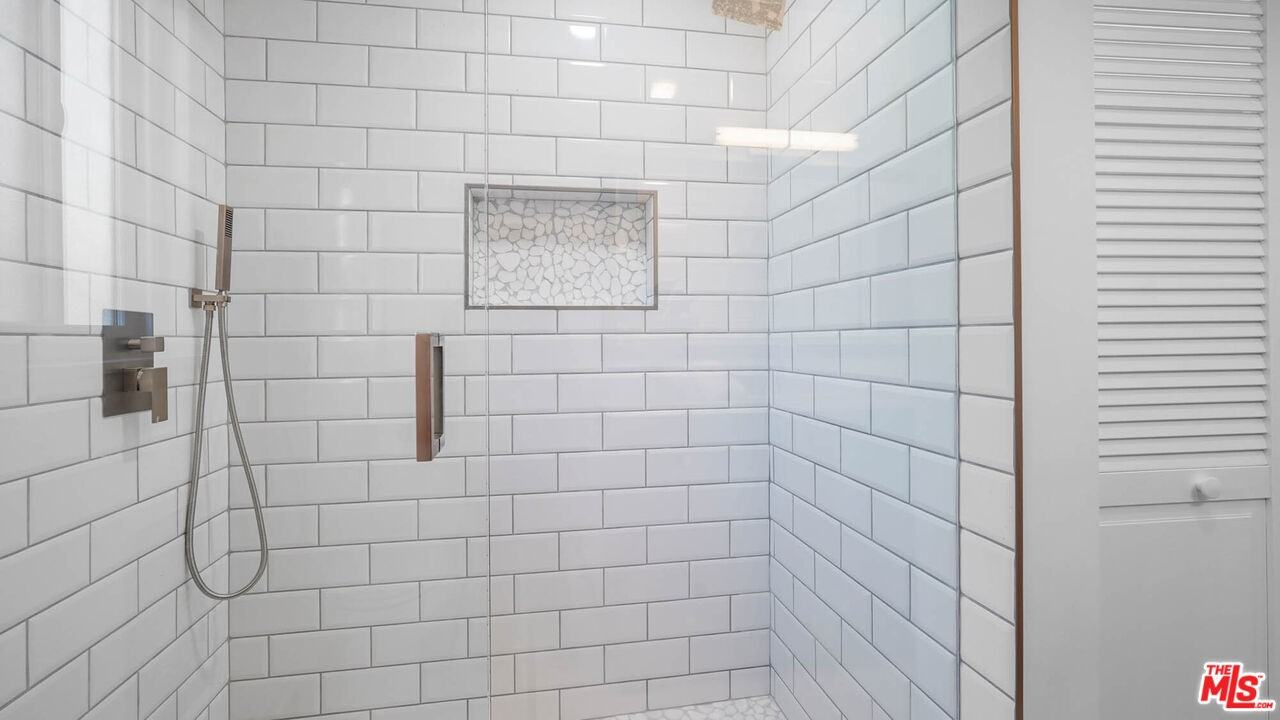 5320 W 57th St #5320 - Photo 6 of 23