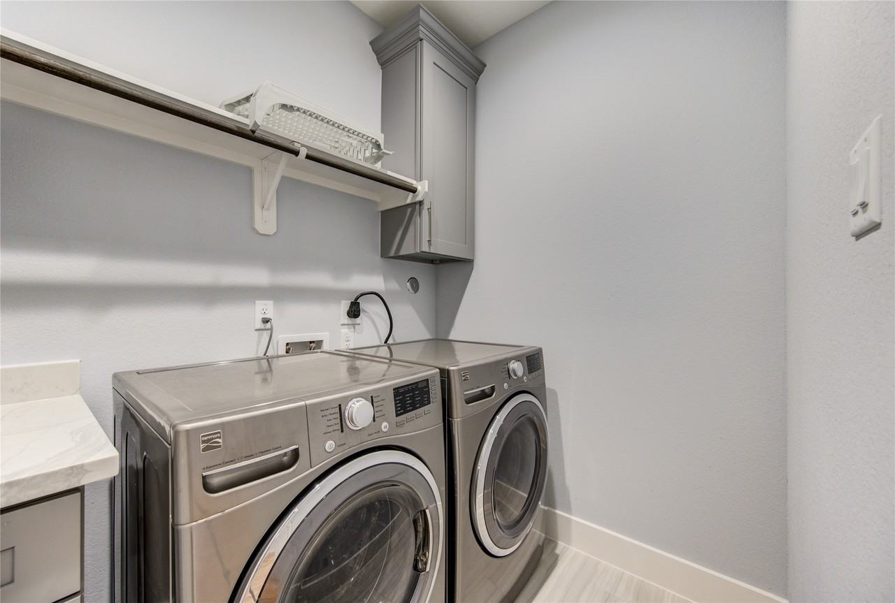 10021 Alfred Ln #10021B - Photo 5 of 46