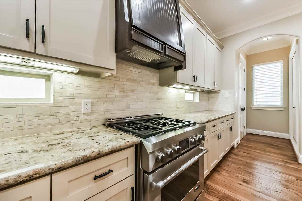 1126 W 16th St #1126C - Photo 3 of 44