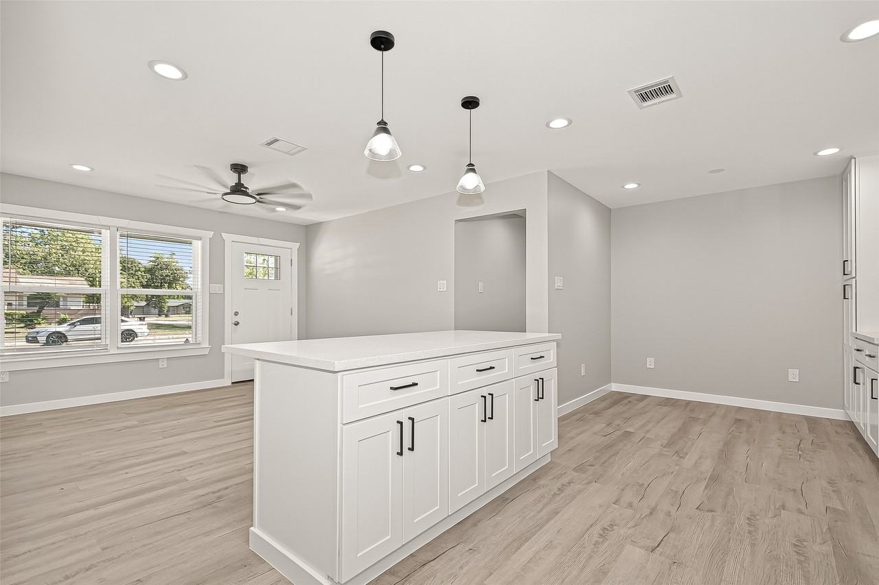 10531 Royal Oaks Dr #10531 - Photo 4 of 46