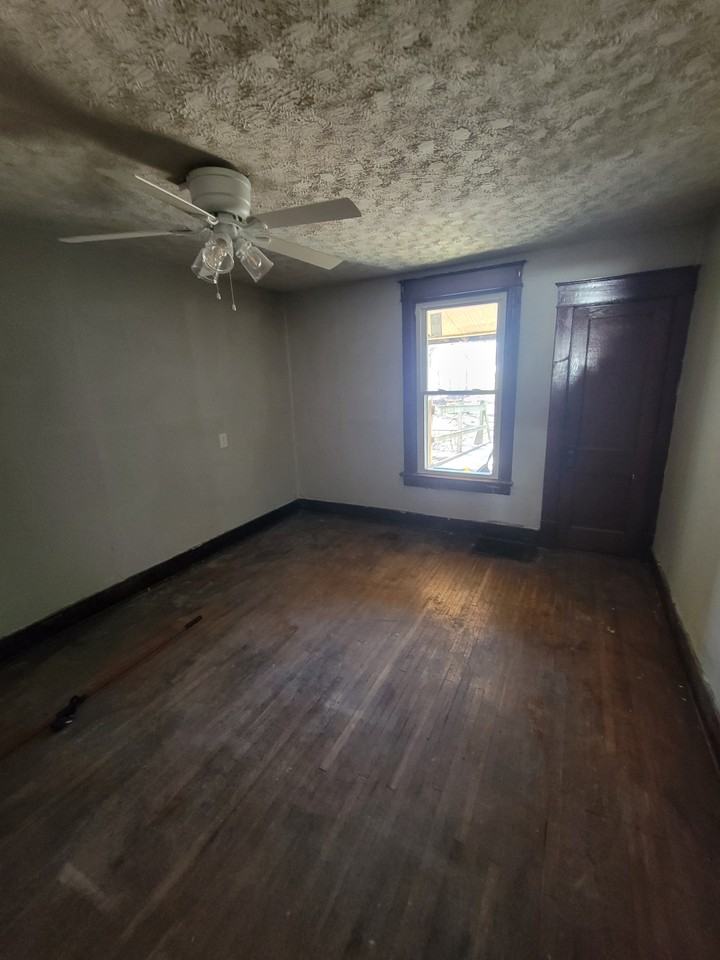 717 N Main St #1 - Photo 3 of 4