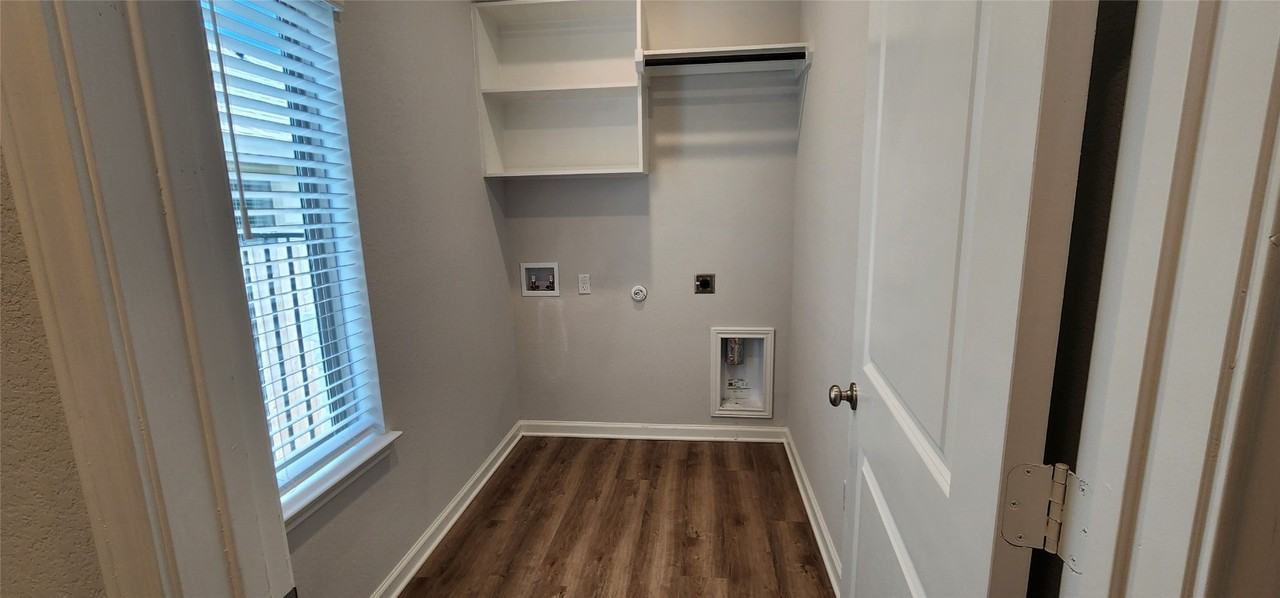 424 Los Olives Ln #424 - Photo 3 of 36