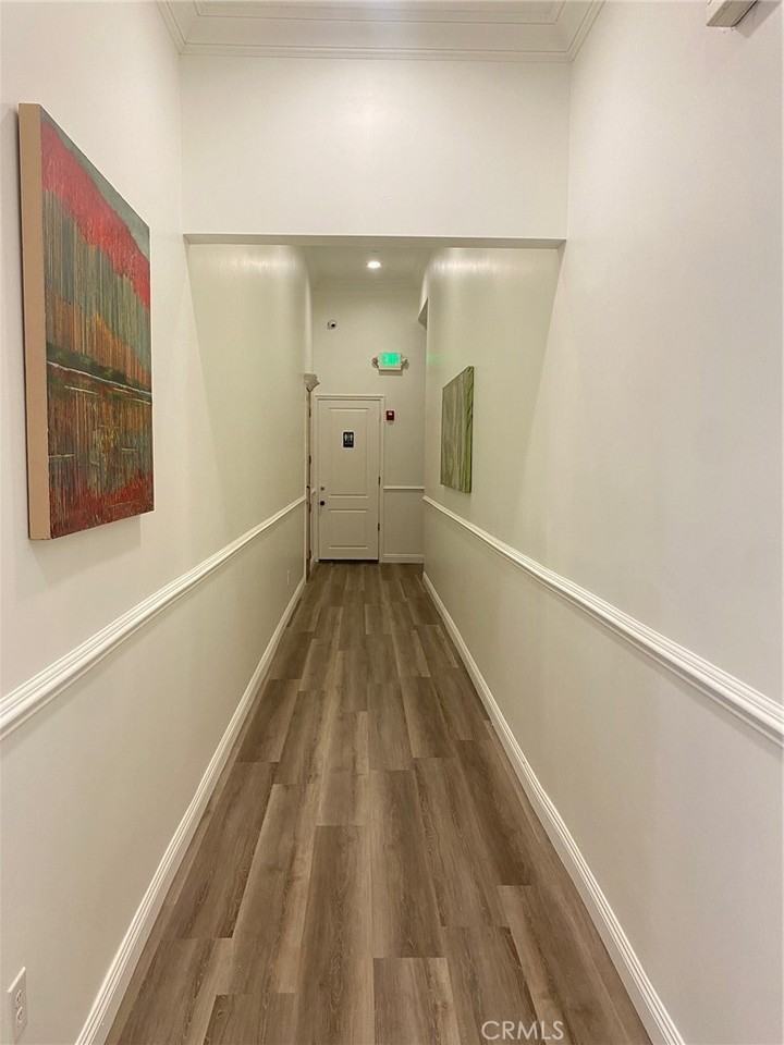 211 N Citrus Ave #211217D - Photo 3 of 5