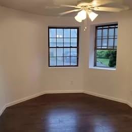 319 Chapman Dr - Photo 2 of 5