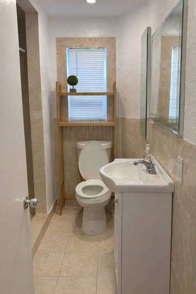 561 Ne 159th St #A - Photo 6 of 14