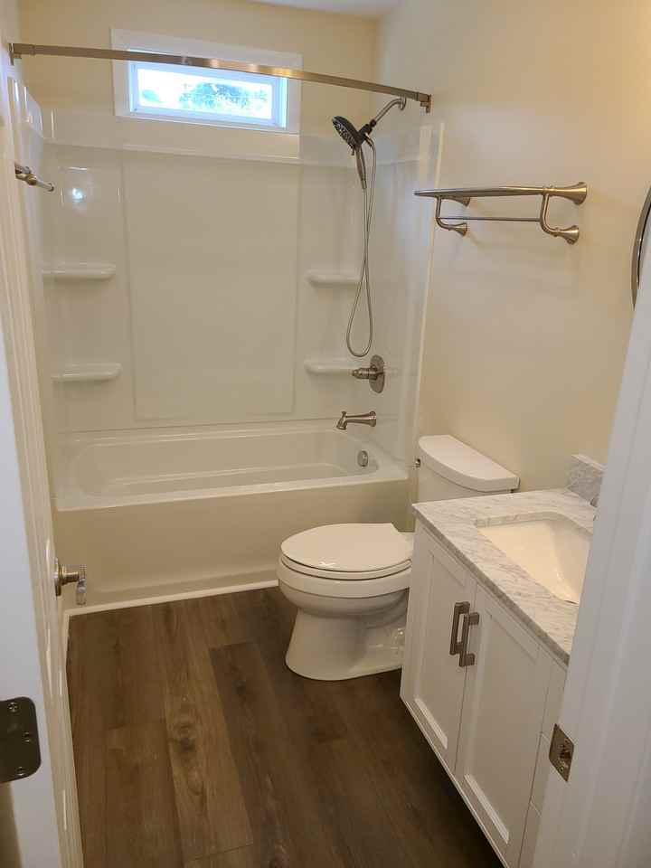 105 Oakwood Dr #D - Photo 2 of 10