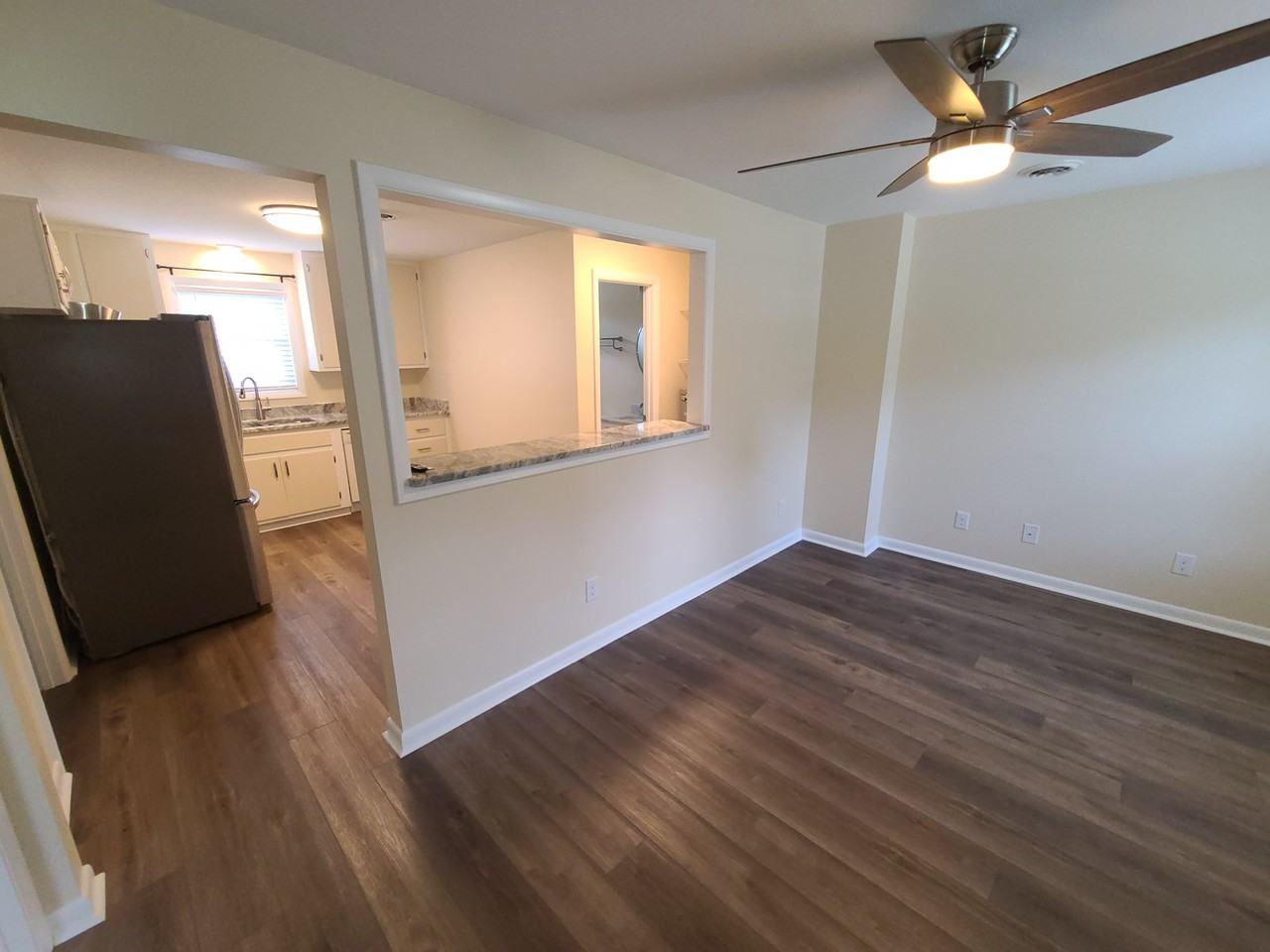 105 Oakwood Dr #D - Photo 3 of 10