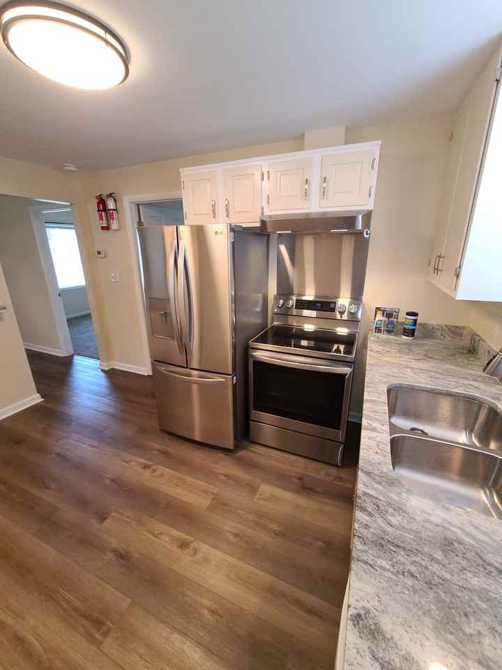 105 Oakwood Dr #D - Photo 4 of 10