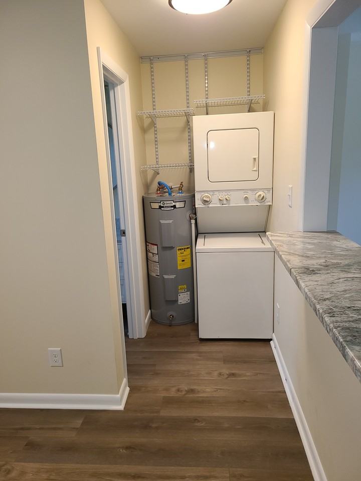 105 Oakwood Dr #D - Photo 7 of 10