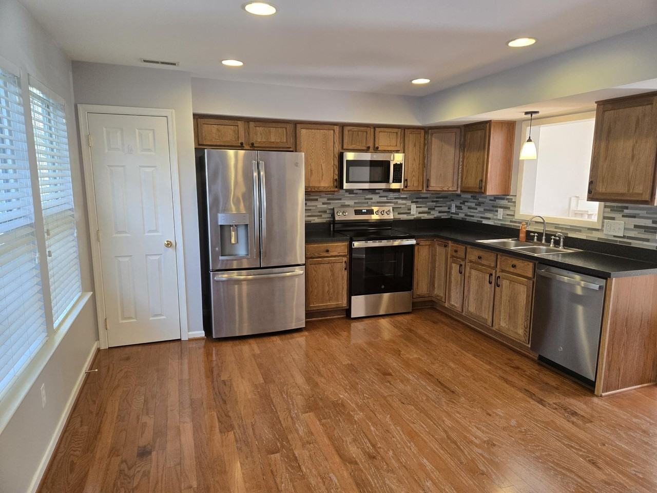 127 Park Place Dr #127 - Photo 2 of 15