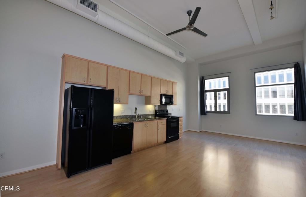 175 S Lake Ave #175-406 - Photo 4 of 12