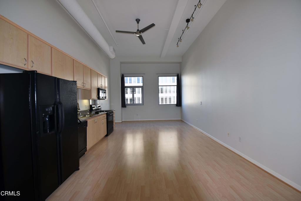 175 S Lake Ave #175-406 - Photo 7 of 12