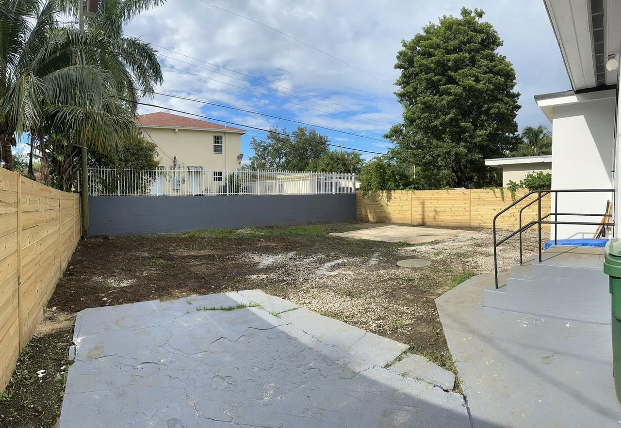 457 Nw 82nd Ter #2 - Photo 2 of 8