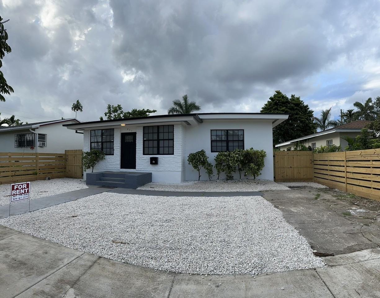 457 Nw 82nd Ter #2 - Photo 7 of 8