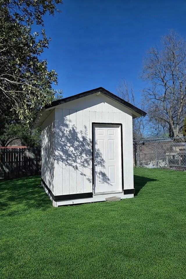 5855 Castle Brook Dr #NA - Photo 4 of 4