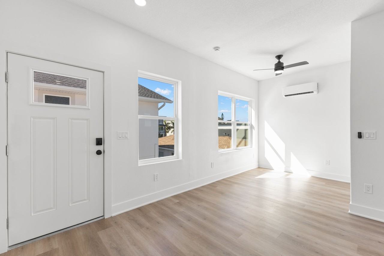 2523 13th Ave N #B - Photo 4 of 15