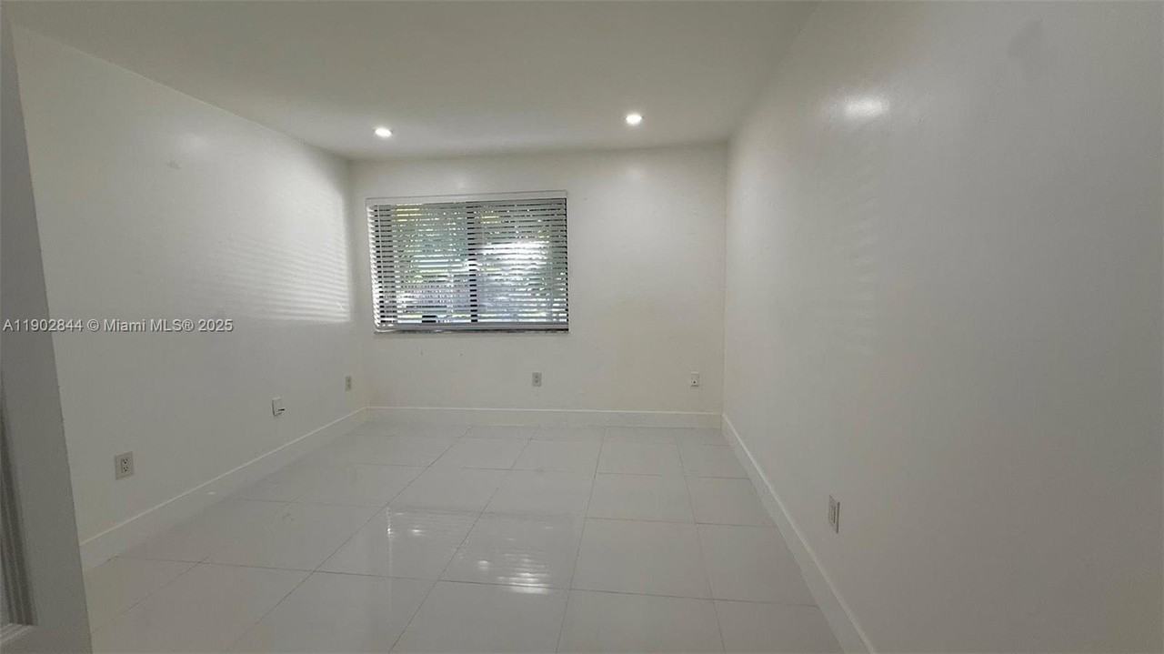 17010 Sw 93rd Ave #17010