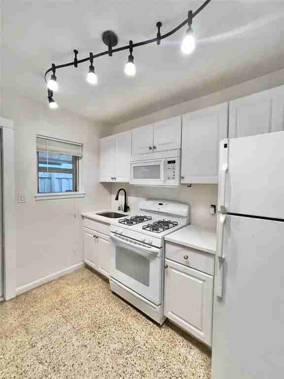 1614 Ne 7th St #1614 - Photo 4 of 22