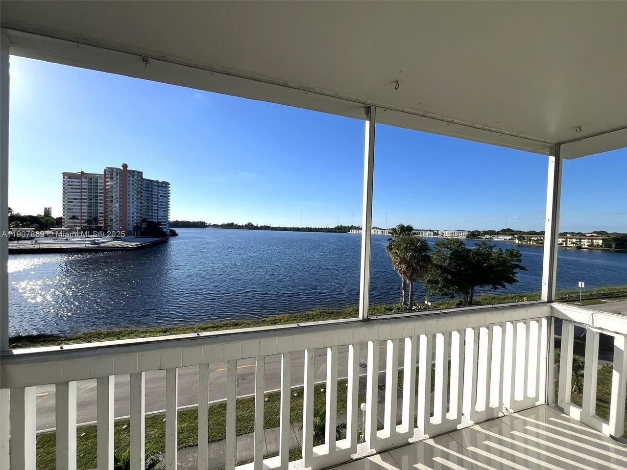 18601 Ne 14th Ave #18601-409 - Photo 2 of 8