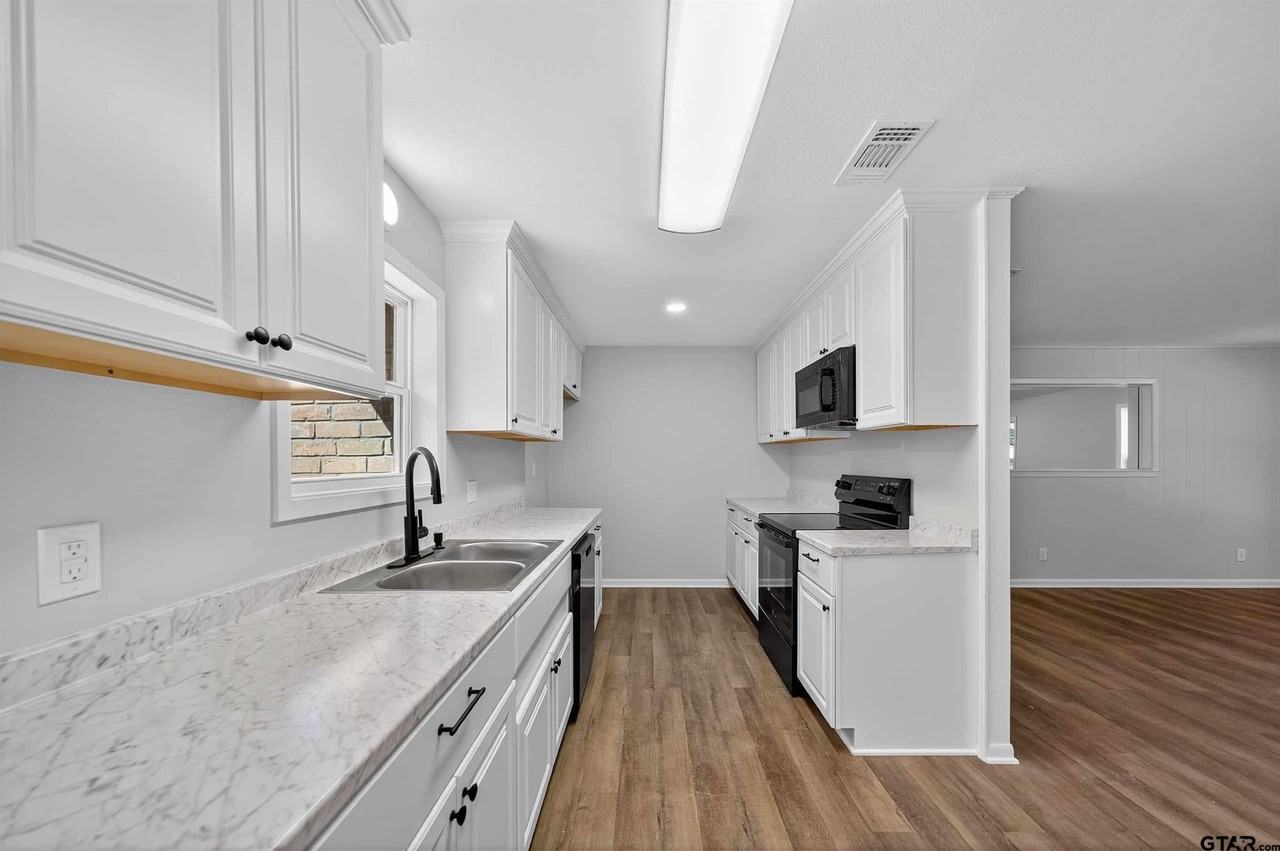 1023 Columbia Ave #NA - Photo 6 of 27