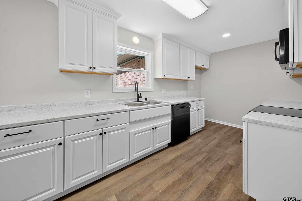 1023 Columbia Ave #NA - Photo 7 of 27