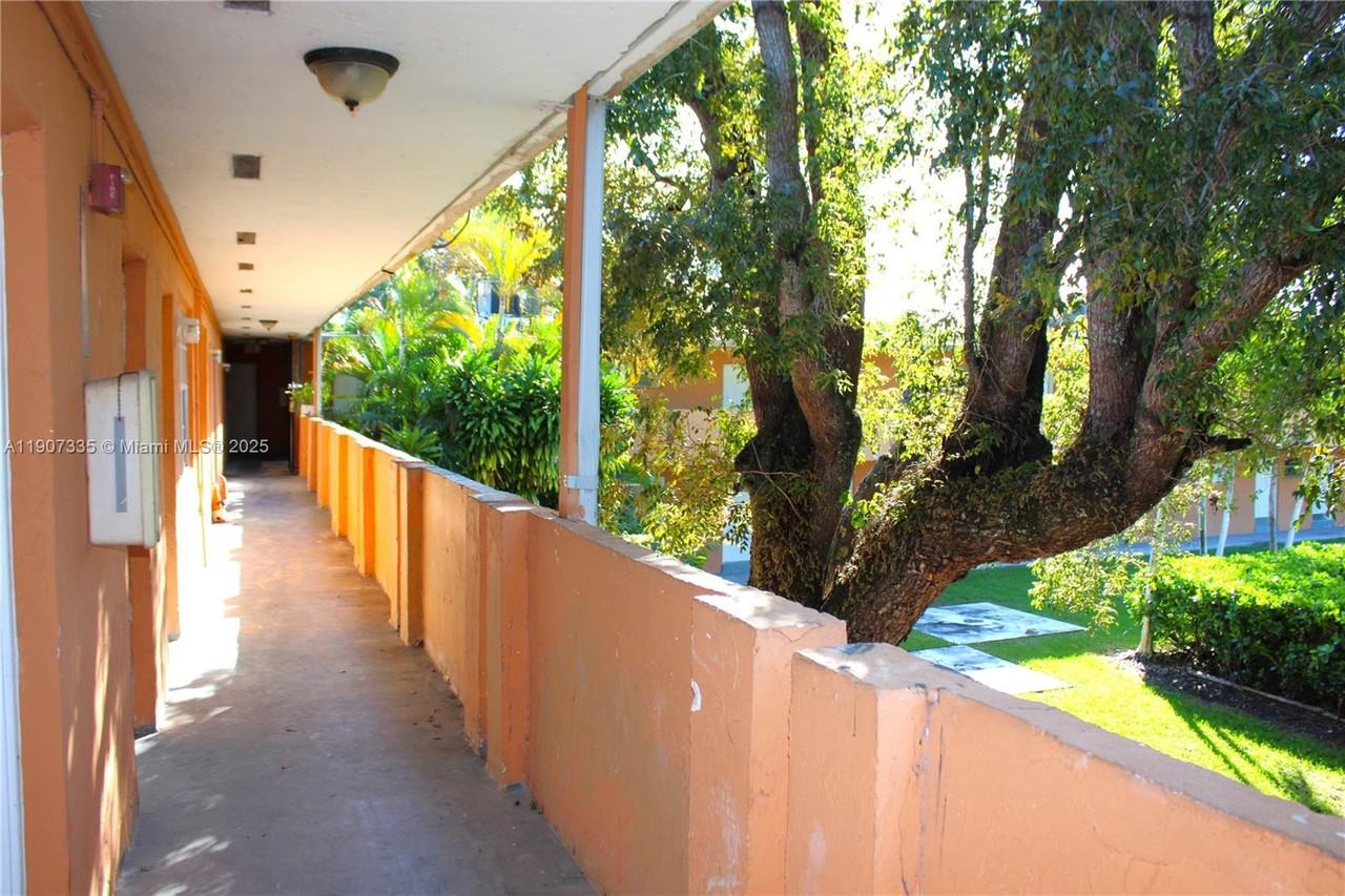 9760 Sw 184th St #976012D - Photo 6 of 41