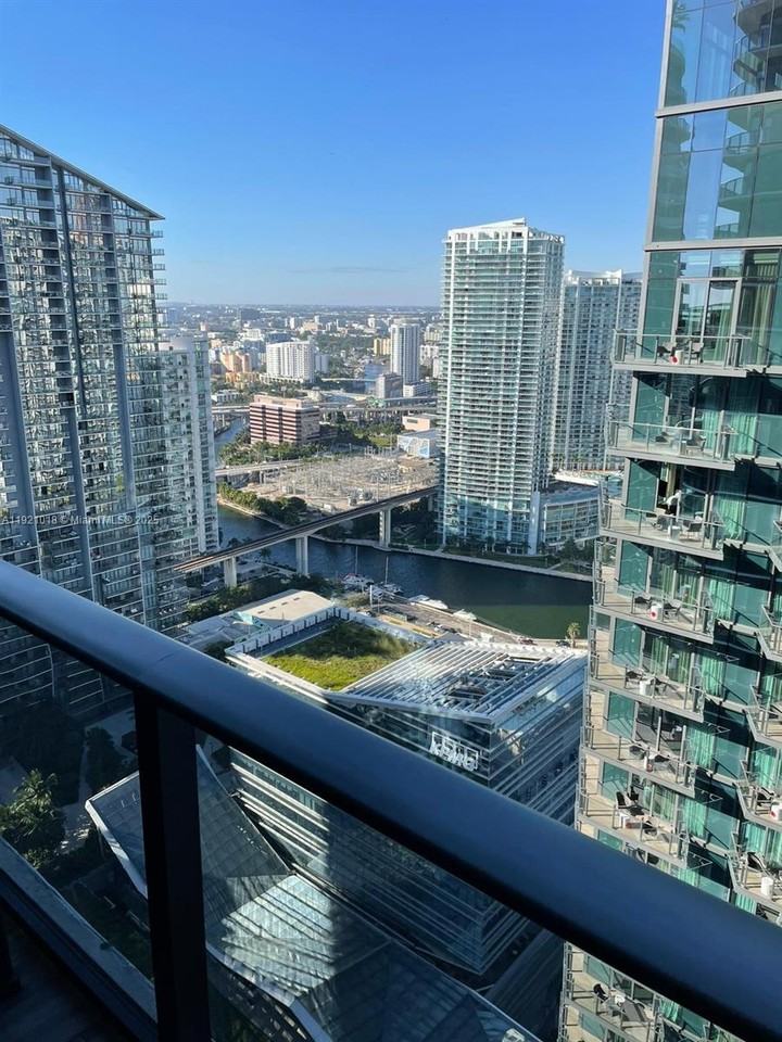 805 S Miami Ave #805-4007 - Photo 2 of 14