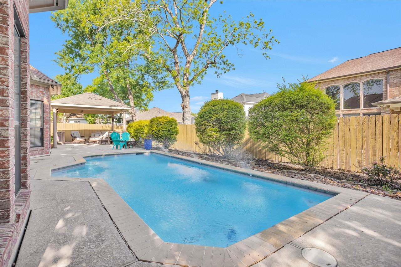 590 Edgewood Dr #590 - Photo 2 of 36