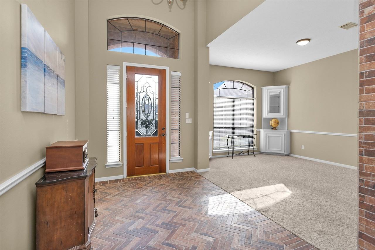 590 Edgewood Dr #590 - Photo 4 of 36