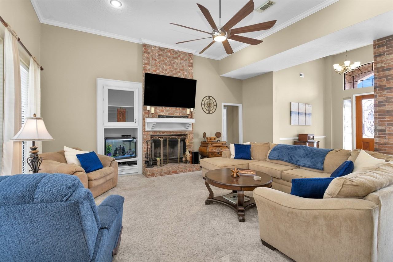 590 Edgewood Dr #590 - Photo 5 of 36